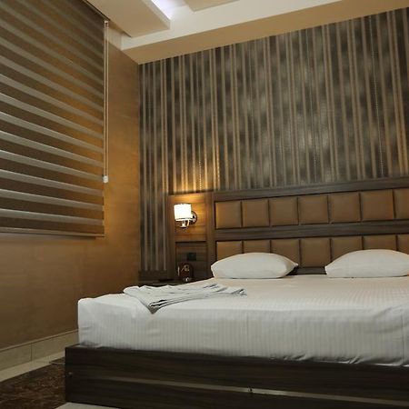 Avan Plaza Hotel Єреван Екстер'єр фото