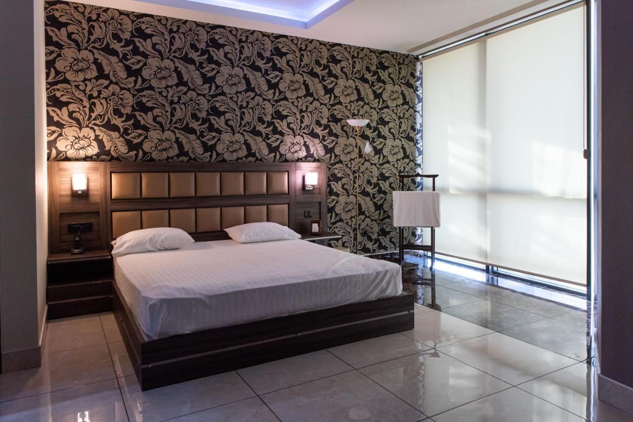 Avan Plaza Hotel Єреван Екстер'єр фото