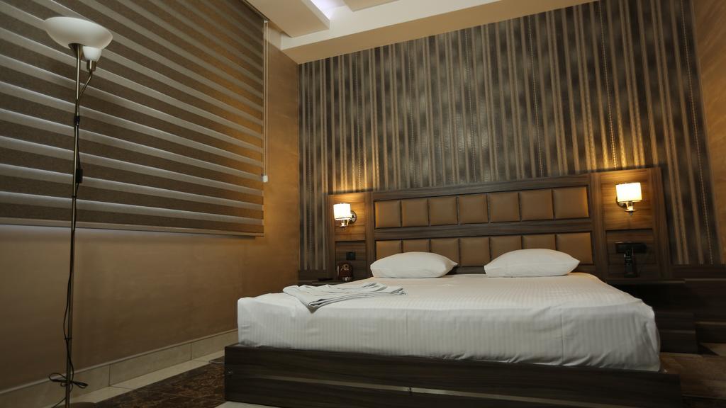 Avan Plaza Hotel Єреван Екстер'єр фото