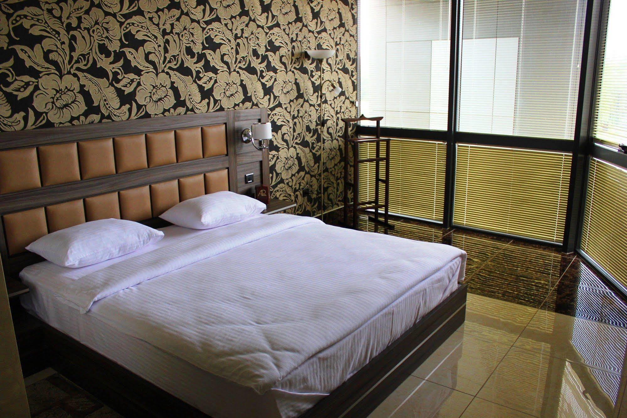 Avan Plaza Hotel Єреван Екстер'єр фото