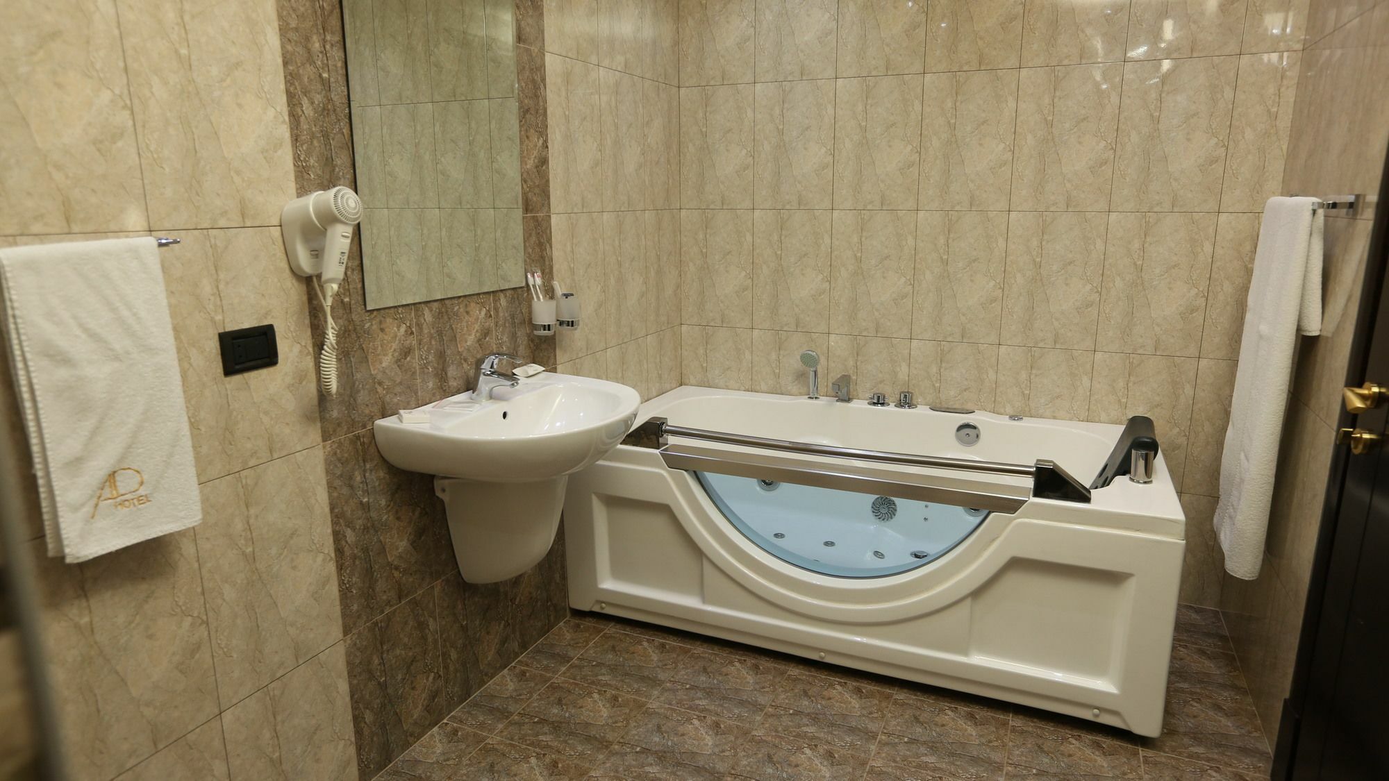 Avan Plaza Hotel Єреван Екстер'єр фото